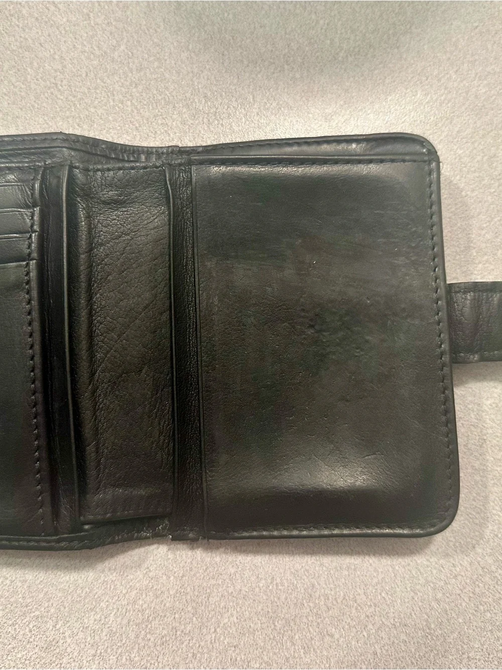 Vintage COACH Black Shiny Leather Wallet Bifold Kiss-Lock Snap Coin Compartment